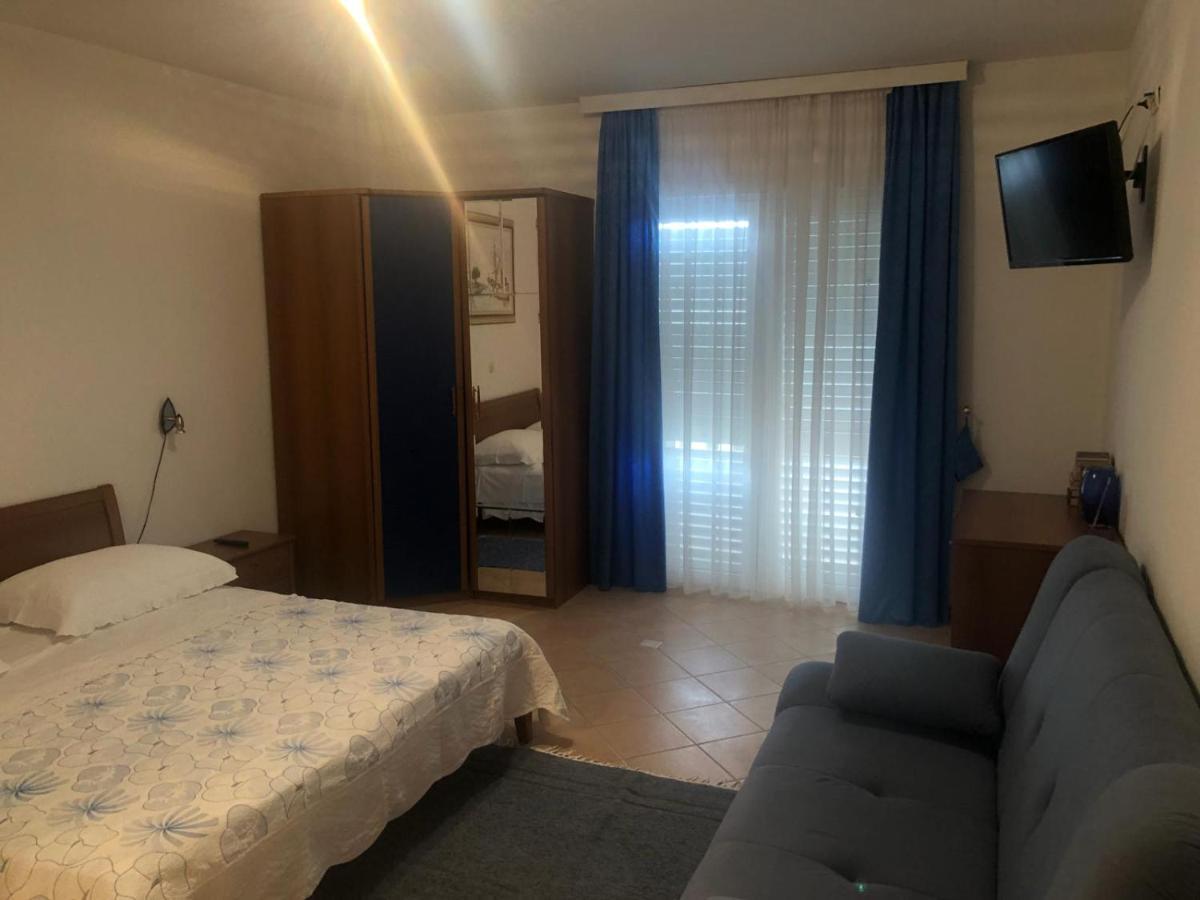 Villa Rosso Baška Voda エクステリア 写真