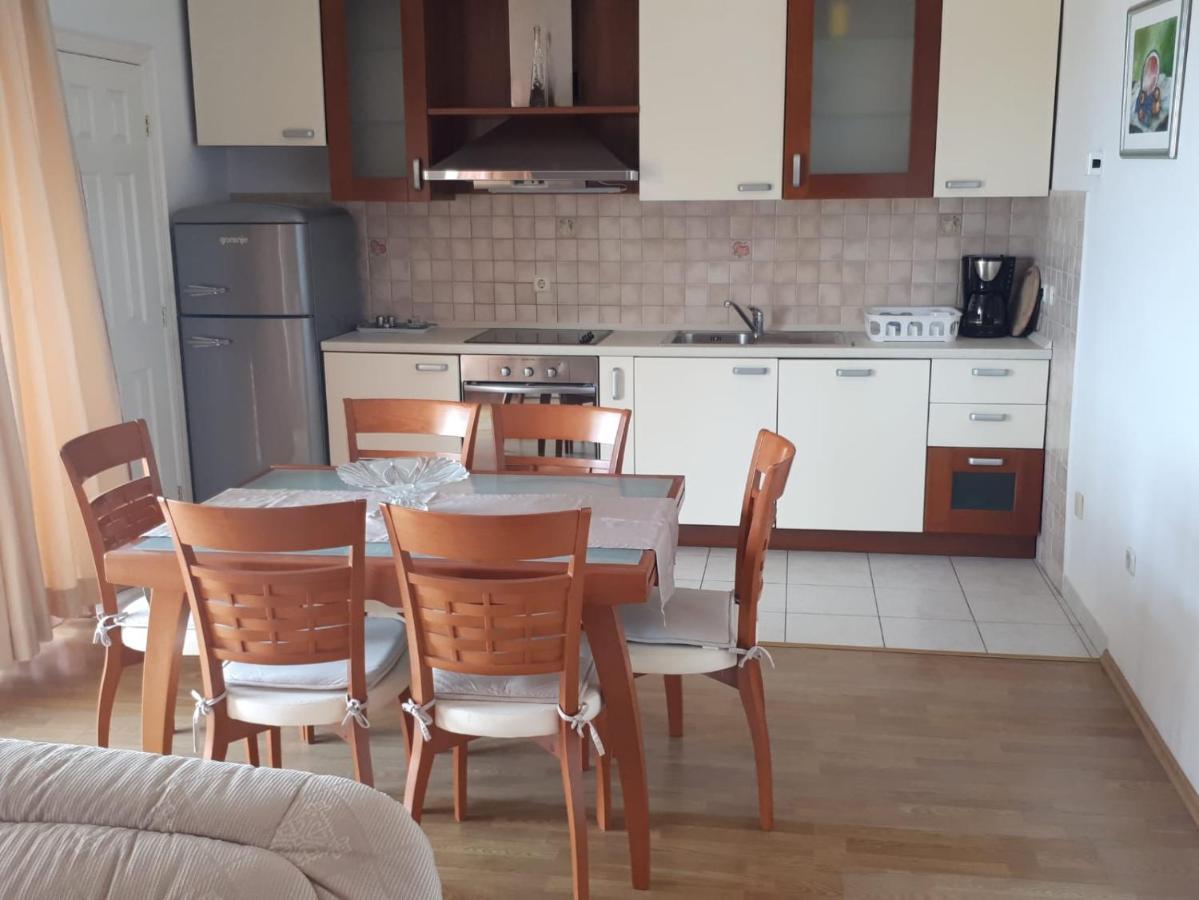 Villa Rosso Baška Voda エクステリア 写真