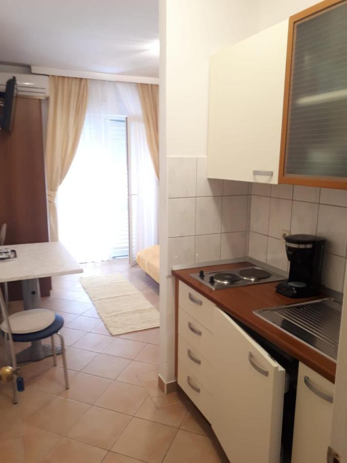 Villa Rosso Baška Voda エクステリア 写真