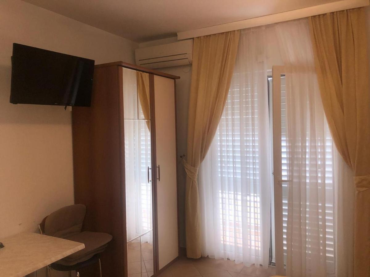 Villa Rosso Baška Voda エクステリア 写真