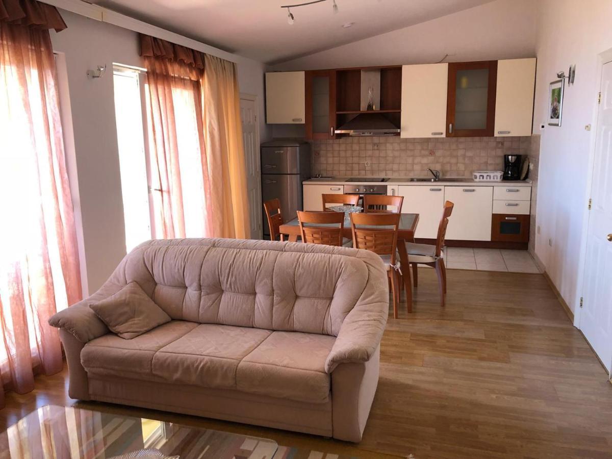 Villa Rosso Baška Voda エクステリア 写真