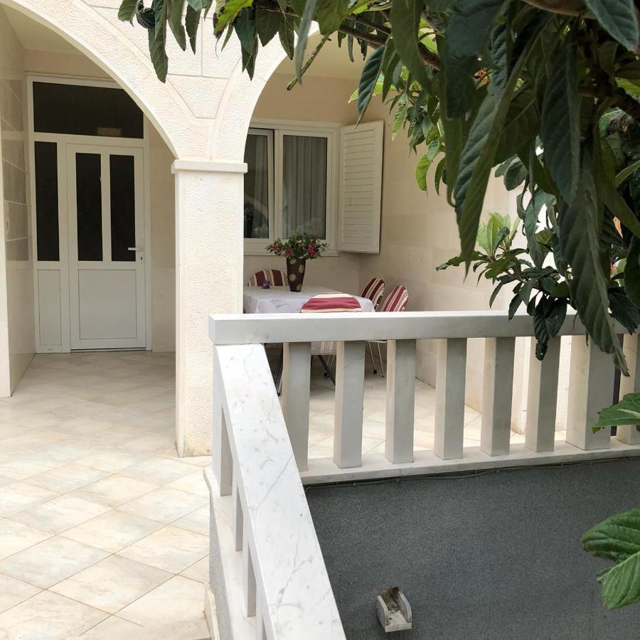 Villa Rosso Baška Voda エクステリア 写真