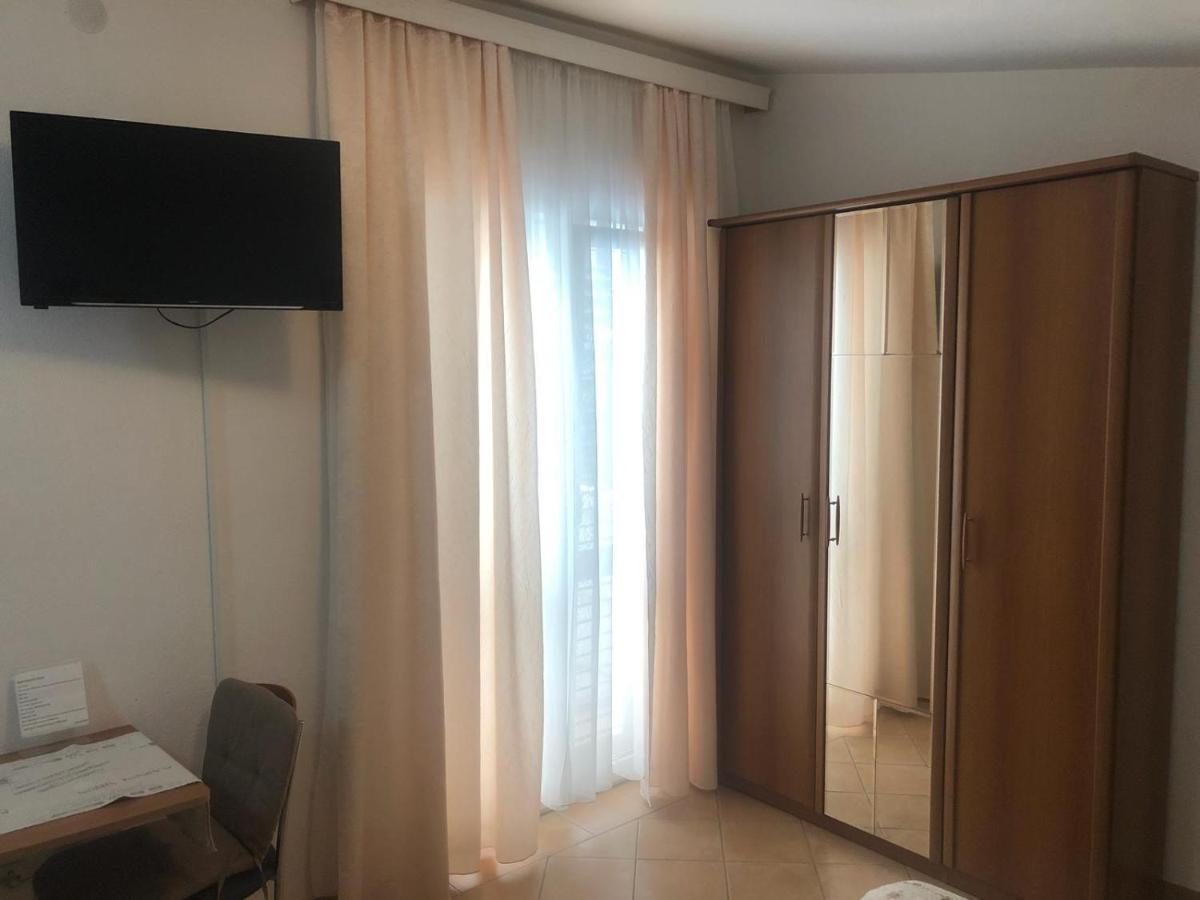 Villa Rosso Baška Voda エクステリア 写真