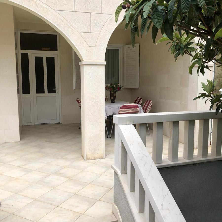 Villa Rosso Baška Voda エクステリア 写真