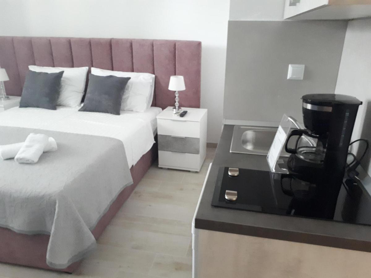 Villa Rosso Baška Voda エクステリア 写真