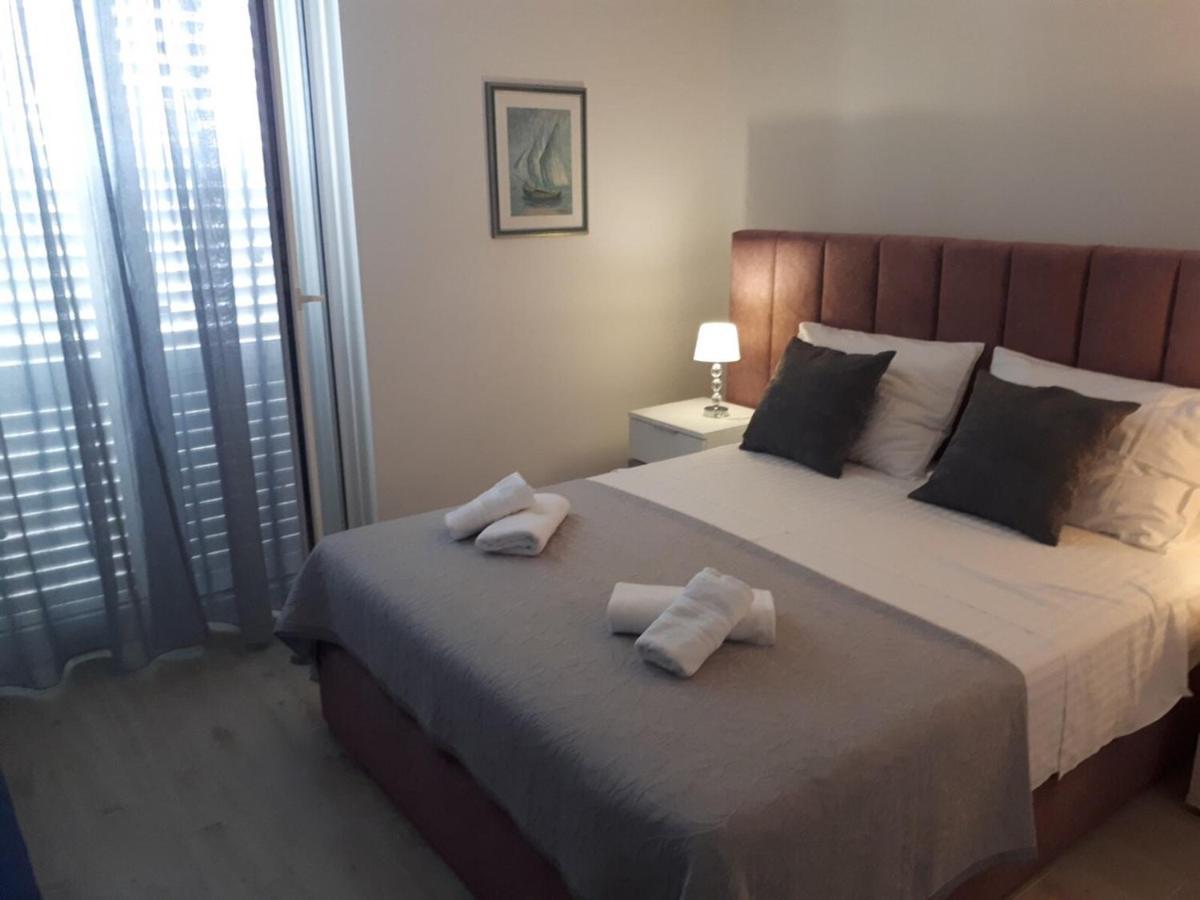 Villa Rosso Baška Voda エクステリア 写真